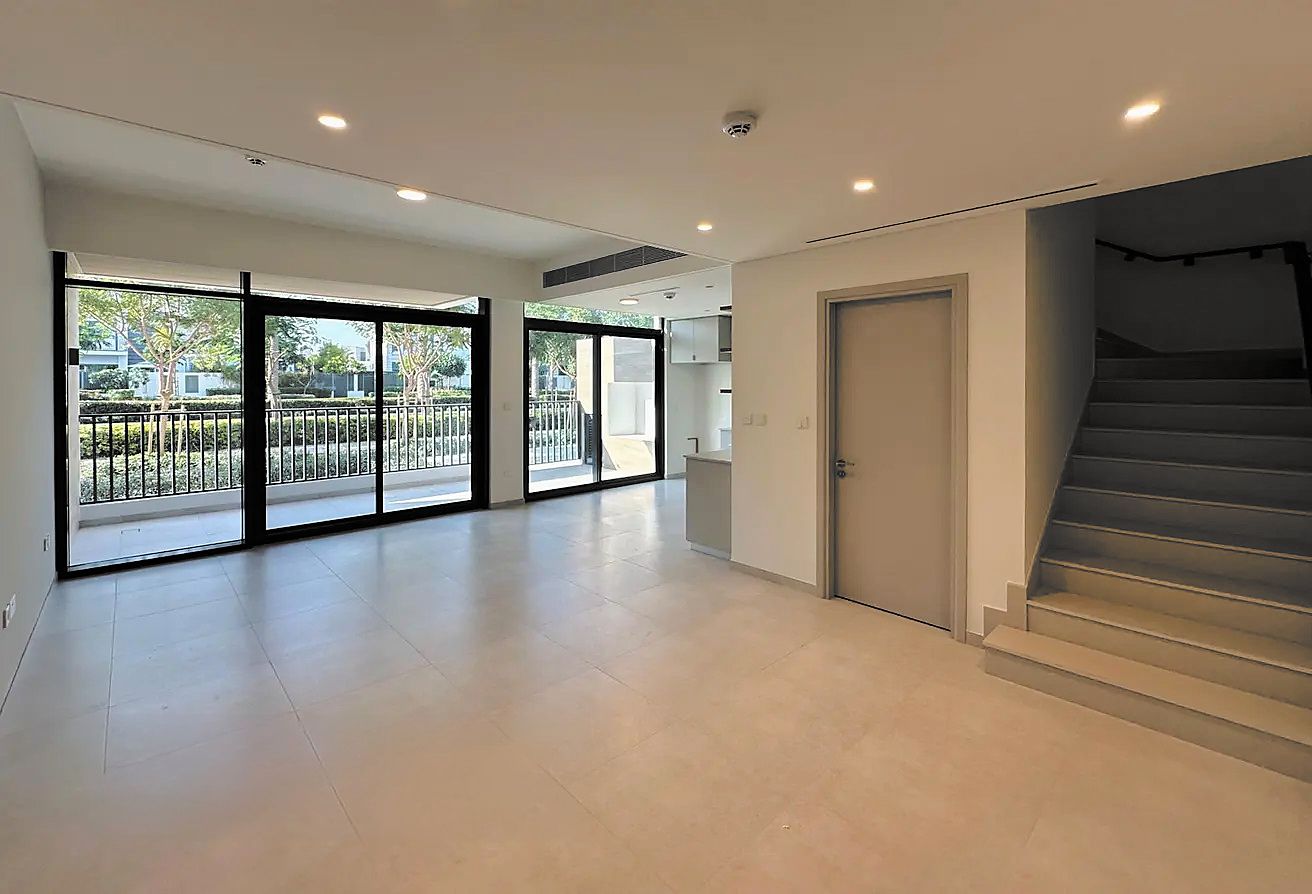 Single Row | Ivory Collection | Modern | Vacant