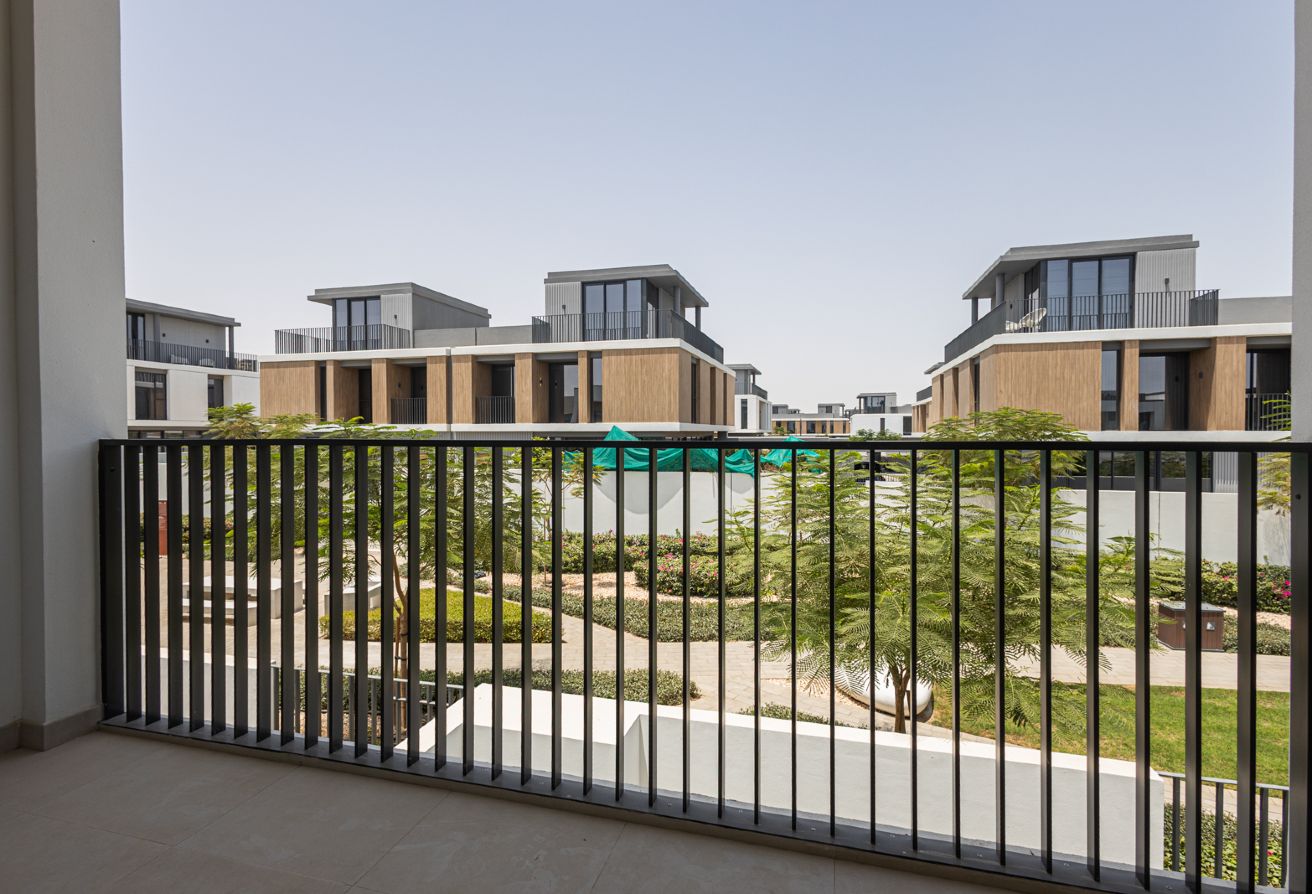 Single Row | Corner Home | Modern Living | Vacant